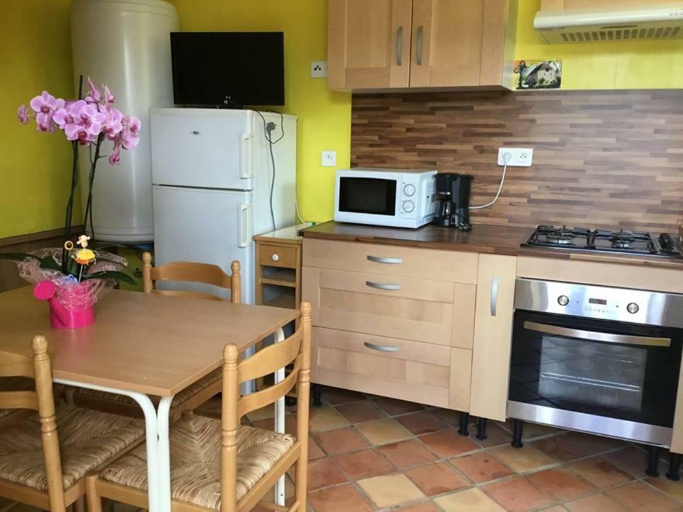 La Ferme De Montard Bed & Breakfast Montmorot Dış mekan fotoğraf